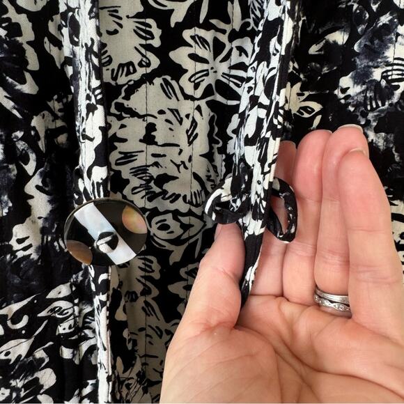 Frivolous by La Blend Black and White Funky Batik Print Reversible Vest L - Picture 5 of 10